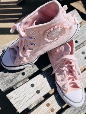 Converse Chuck Taylor All Star Ruffles & Bows high-top sneakers in pink